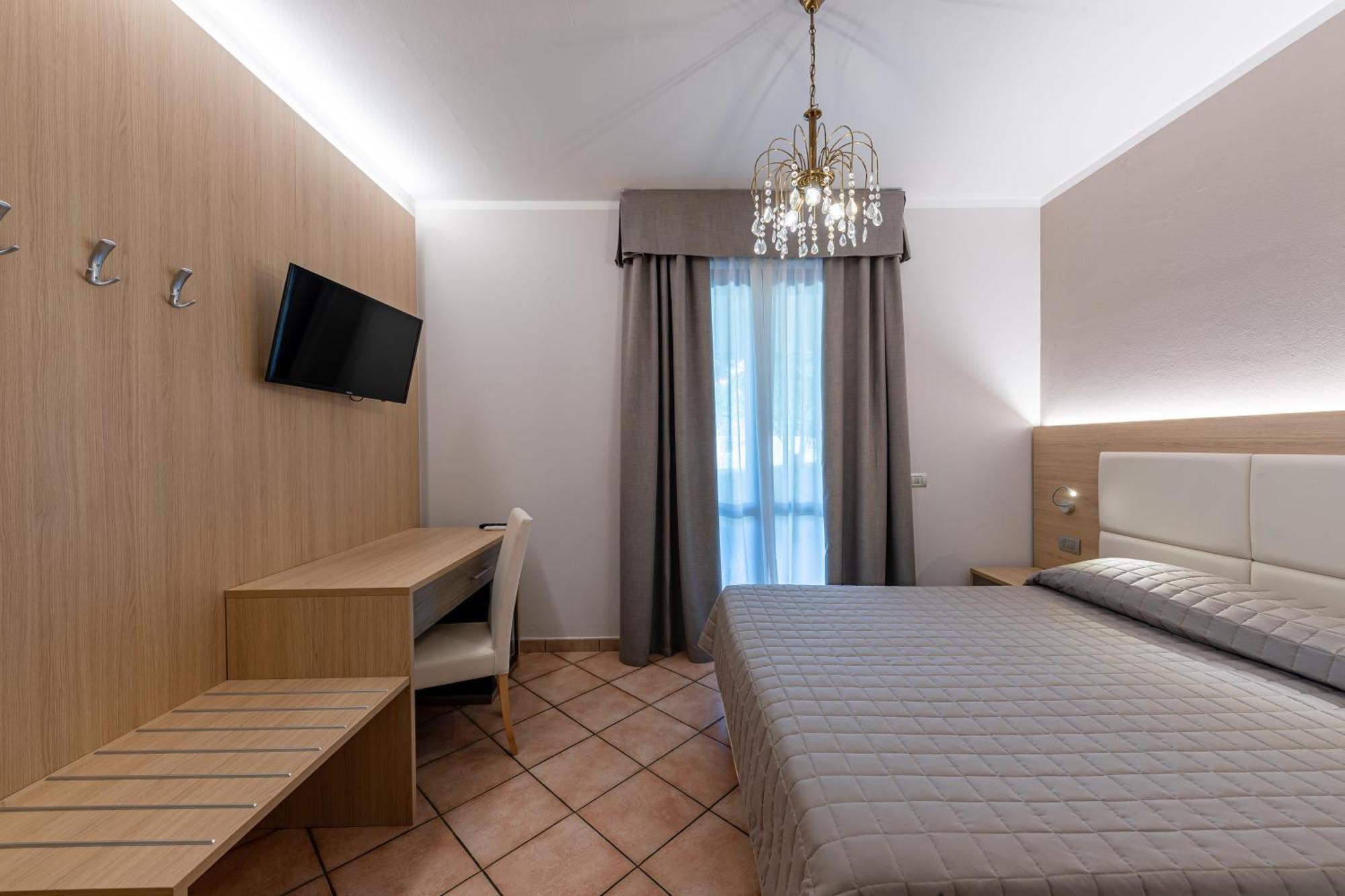 Hotel Romantic Cavaion Veronese Exterior photo