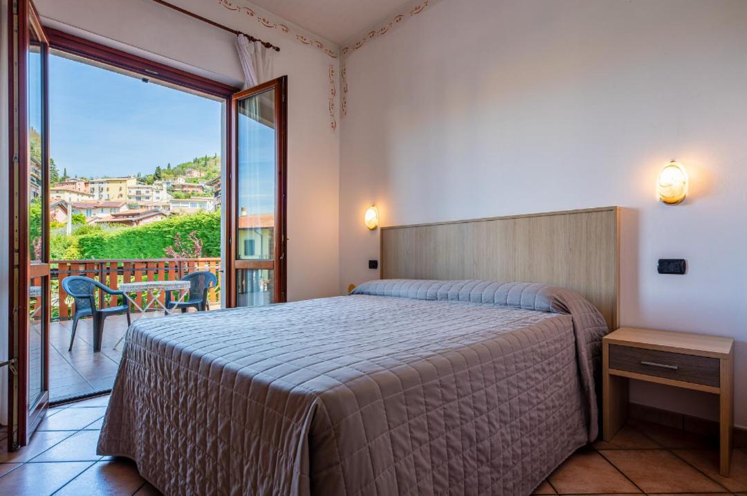 Hotel Romantic Cavaion Veronese Exterior photo