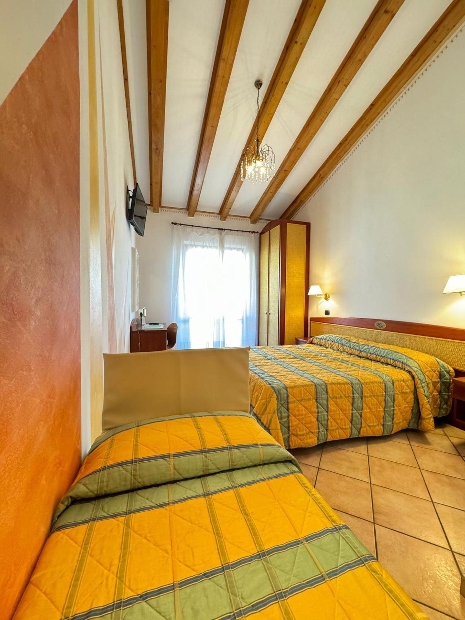 Hotel Romantic Cavaion Veronese Exterior photo