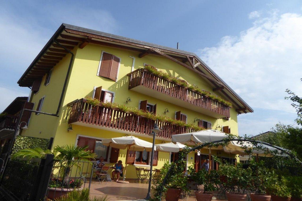 Hotel Romantic Cavaion Veronese Exterior photo