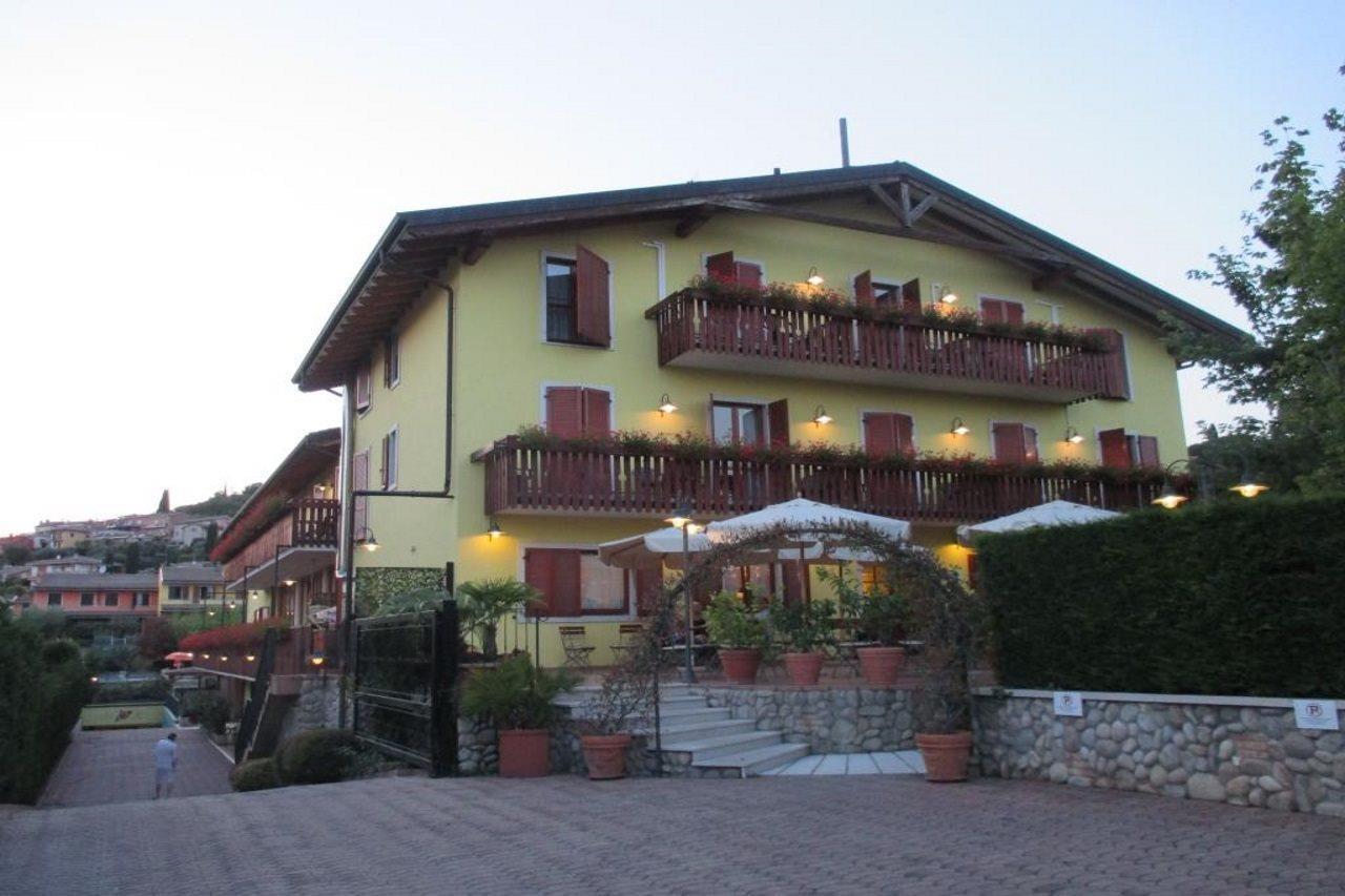 Hotel Romantic Cavaion Veronese Exterior photo
