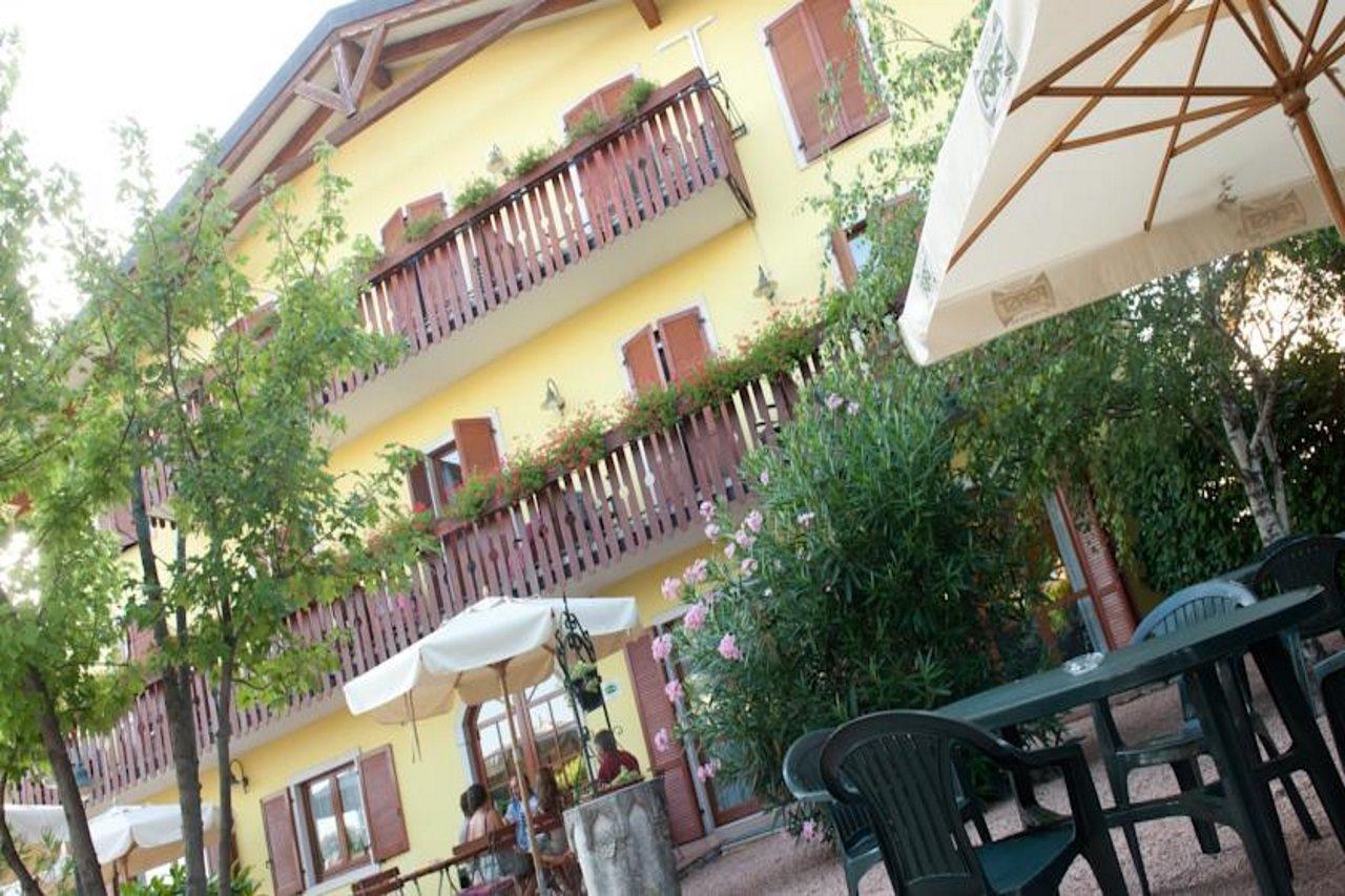 Hotel Romantic Cavaion Veronese Exterior photo