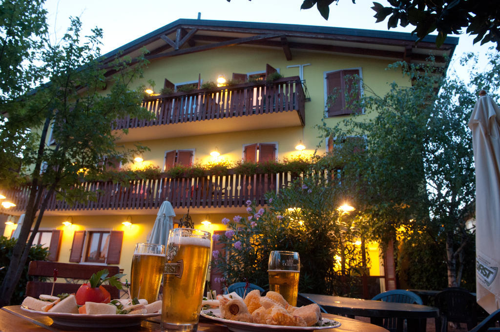 Hotel Romantic Cavaion Veronese Exterior photo