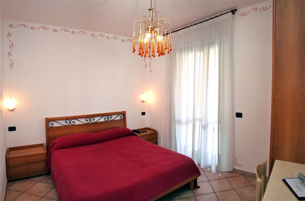 Hotel Romantic Cavaion Veronese Exterior photo